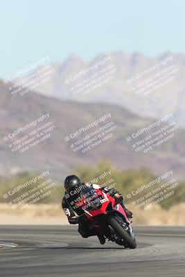 media/Oct-30-2025-Racers Edge (Thu) [[dabbdaf680]]/3-B Group/Session 2 (Turn 14)/